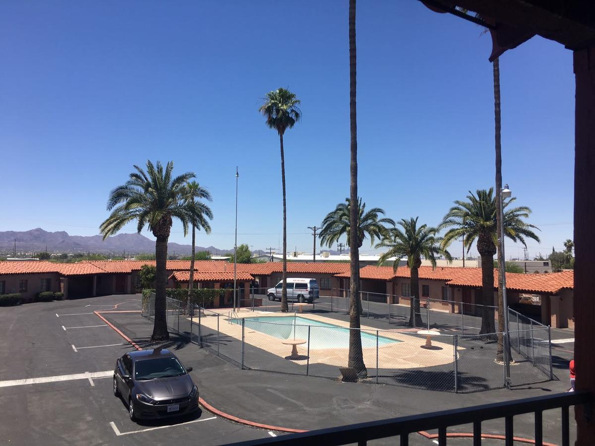 טוסון Highland Tower Motel מראה חיצוני תמונה